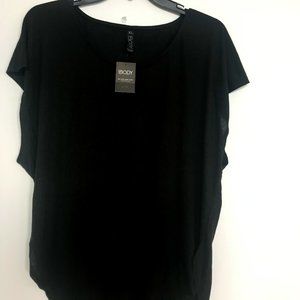New with tags - Scoop Hem T-shirt